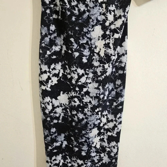Vince Camuto Abstract Print Sheath Dress - Picture 5 of 6
